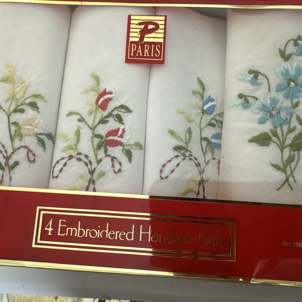 NIB‎ Vintage Paris Ladies Set Of 4 Floral Embroidered Handkerchiefs 100 % Cotton